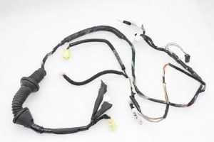 Toyota Avensis T27 Durvju instalācija priekšējā labā 82151-05800, 8215105800