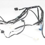Toyota Avensis T27 Kombi aizmugurējo durvju instalācijas komplekts Nr.2 apakšējais 82185-05230, 8218505230