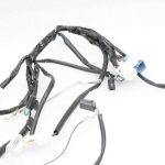 Toyota Avensis T27 Kombi aizmugurējo durvju instalācijas komplekts Nr.2 apakšējais 82185-05230, 8218505230