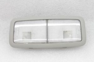 Toyota Avensis T27 Auris E18 Iekšējais apgaismojums 8125005030B0, 81250-05030-B0