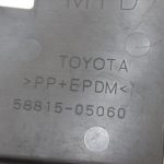 Toyota Avensis T27 centrālās konsoles gumijas paklājiņš MID 58815-05060, 5881505060