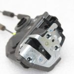 Toyota Avensis T27 Auris E18 Aizmugures kreiso durvju slēdzene 6906005051, 69060-05051