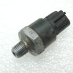 Oriģināls Toyota Avensis T27 1.8 eļļas spiediena sensora spiediena slēdzis 8353012060