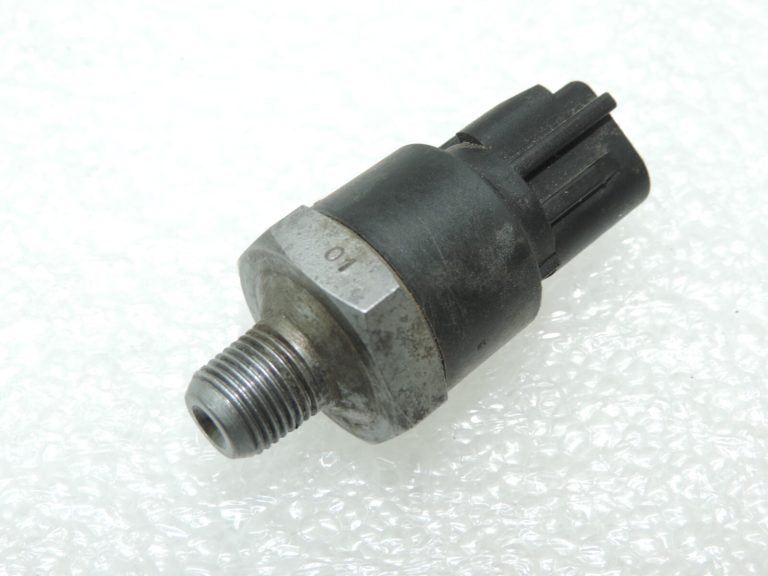 Oriģināls Toyota Avensis T27 1.8 eļļas spiediena sensora spiediena slēdzis 8353012060