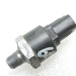 Oriģināls Toyota Avensis T27 1.8 eļļas spiediena sensora spiediena slēdzis 8353012060