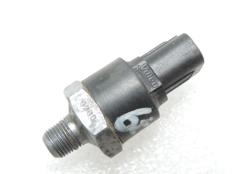 Oriģināls Toyota Avensis T27 1.8 eļļas spiediena sensora spiediena slēdzis 8353012060
