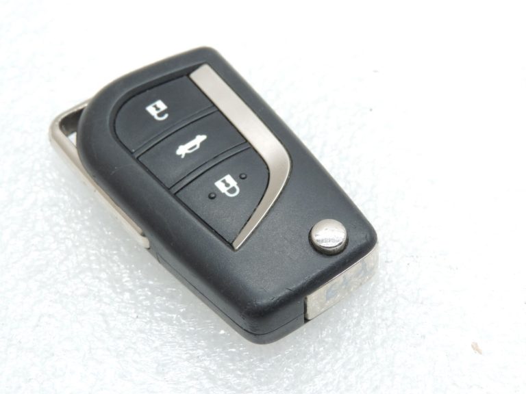 Toyota Avensis T27 Verso tālvadības pults atslēga 433.92MHz