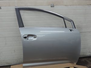 Toyota Avensis T27 Kombi priekšējo durvju labo durvju labo durvju krāsa - 1G6