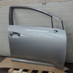 Toyota Avensis T27 Kombi priekšējo durvju labo durvju labo durvju krāsa – 1G6
