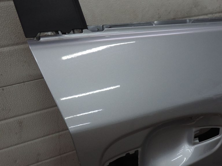 Toyota Avensis T27 Kombi priekšējo durvju labo durvju labo durvju krāsa – 1G6