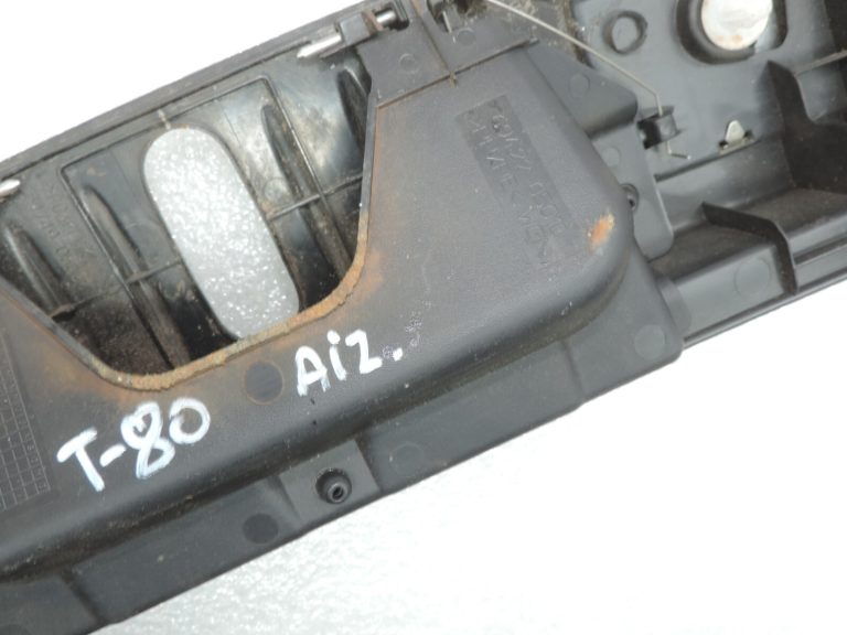 Toyota Avensis T27 bagāžnieka sliekšņa vāks 5838705110C0