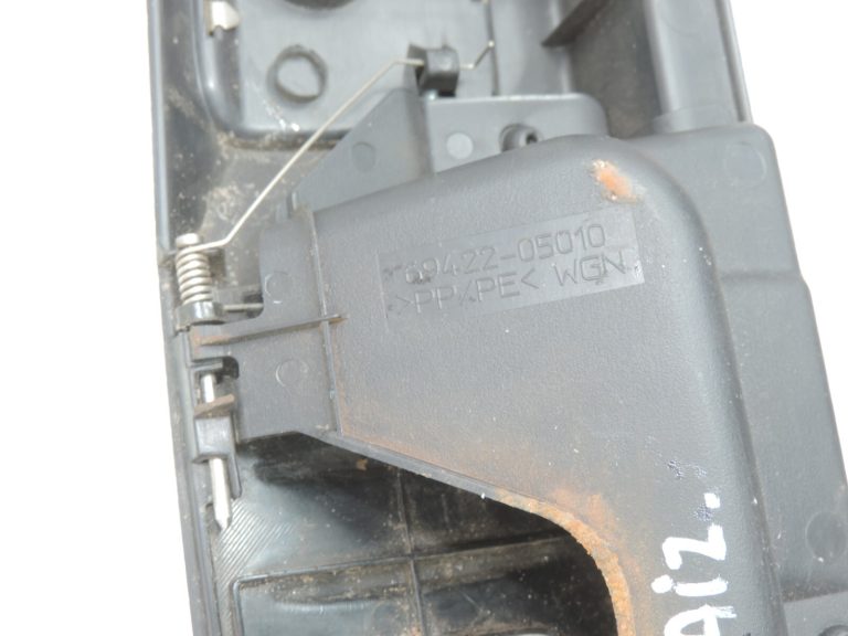 Toyota Avensis T27 bagāžnieka sliekšņa vāks 5838705110C0