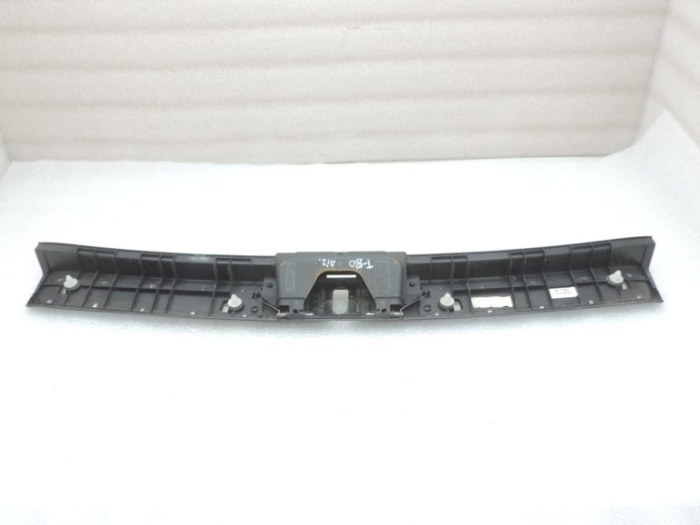 Toyota Avensis T27 bagāžnieka sliekšņa vāks 5838705110C0