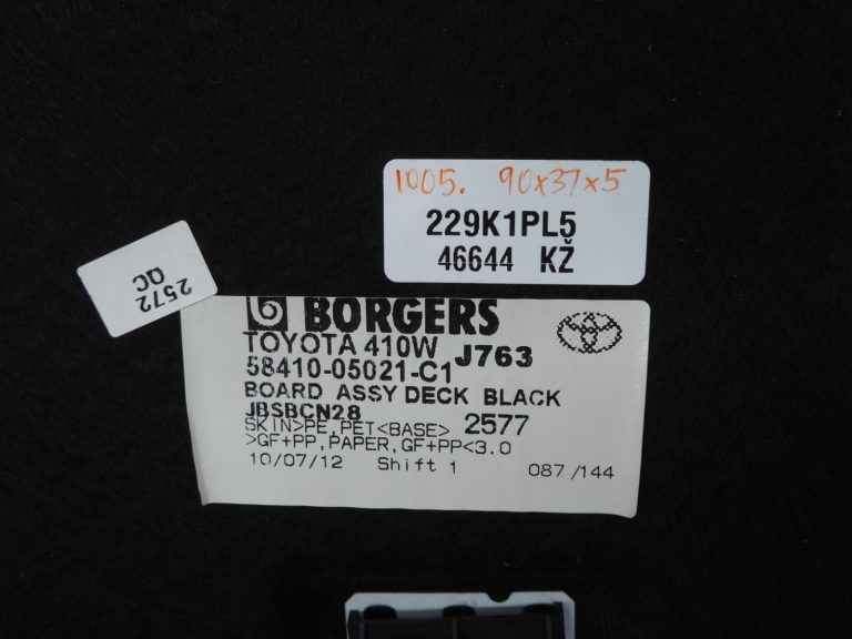 Toyota Avensis T27 kombi bagāžas nodalījuma pārsegs 5841005021C1