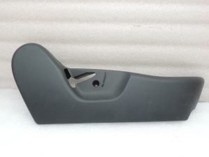 Toyota Avensis T27 Priekšējā labā sēdekļa paneļa ārējais apvalks 71811-05070-C0