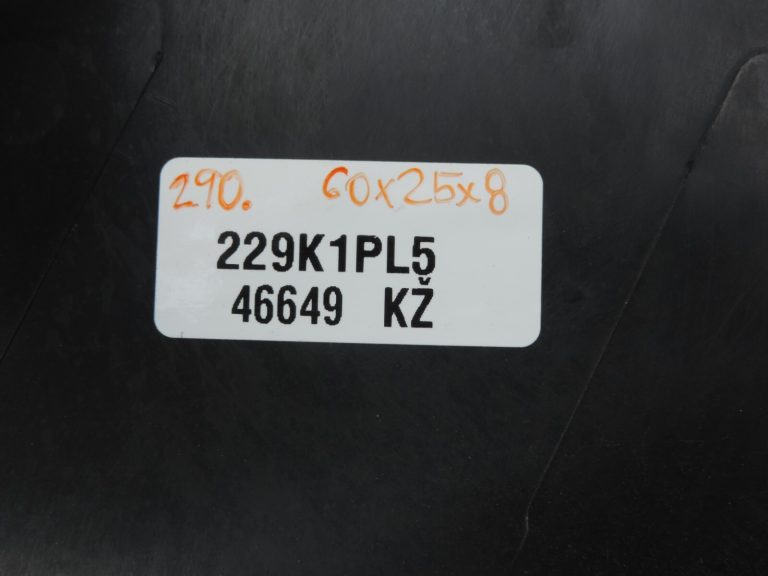 Toyota Avensis T27 Priekšējā labā sēdekļa paneļa ārējais apvalks 71811-05070-C0