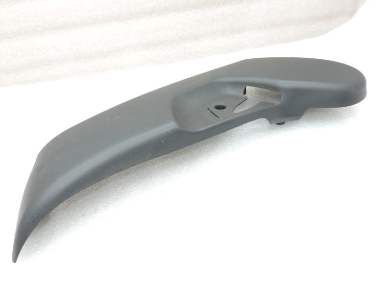 Toyota Avensis T27 Priekšējā labā sēdekļa paneļa ārējais apvalks 71811-05070-C0