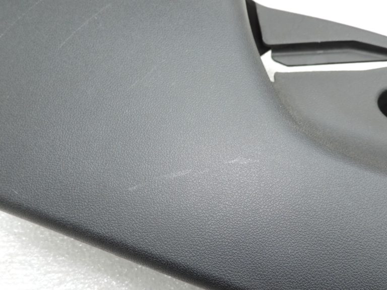 Toyota Avensis T27 Priekšējā labā sēdekļa paneļa ārējais apvalks 71811-05070-C0