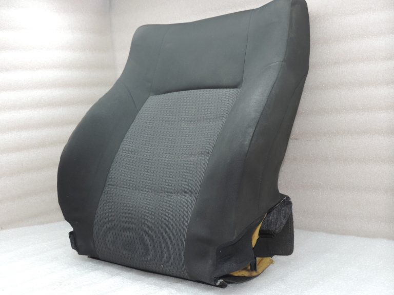 Toyota Avensis T27 priekšējā labā sēdekļa atzveltne ar sildītāju 71073-05B20-C1