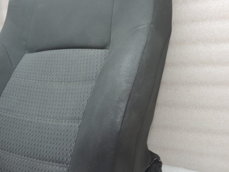Toyota Avensis T27 priekšējā labā sēdekļa atzveltne ar sildītāju 71073-05B20-C1
