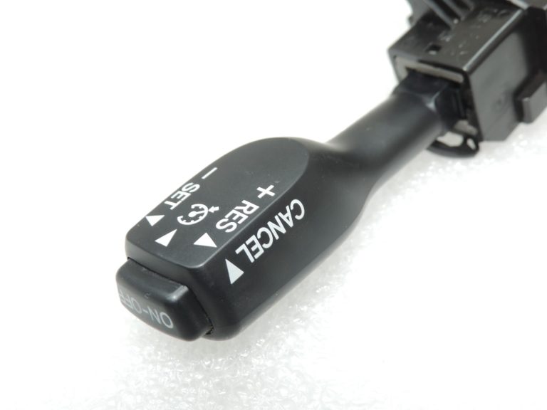 Oriģināls Toyota Avensis T27 stūres kolonnas slēdzis kruīza kontroles slēdzis 846320F010