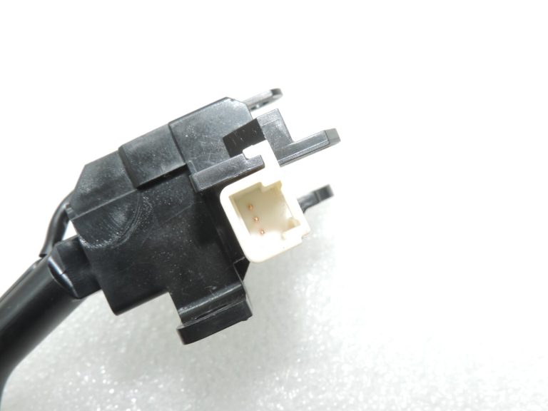 Oriģināls Toyota Avensis T27 stūres kolonnas slēdzis kruīza kontroles slēdzis 846320F010