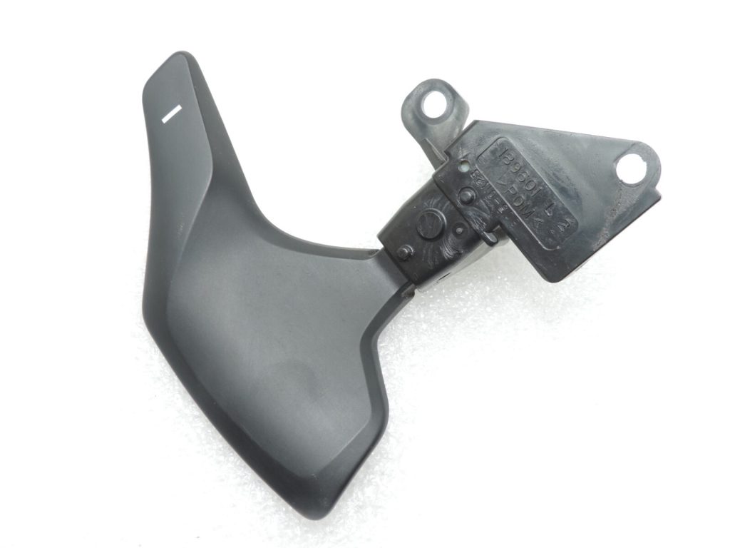 Oriģināls Toyota Avensis T27 pārnesumu pārslēgšanas lāpstiņa (-) 846100F010