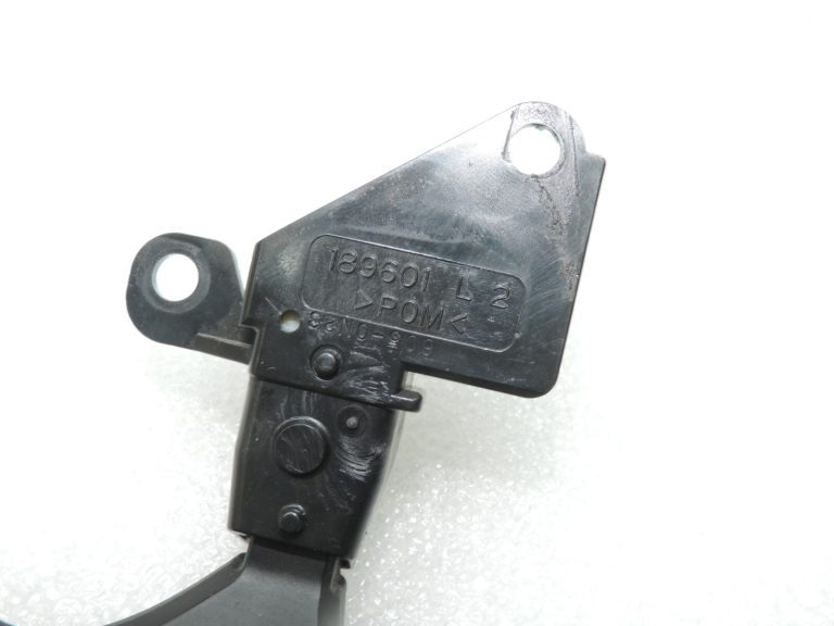 Oriģināls Toyota Avensis T27 pārnesumu pārslēgšanas lāpstiņa (-) 846100F010