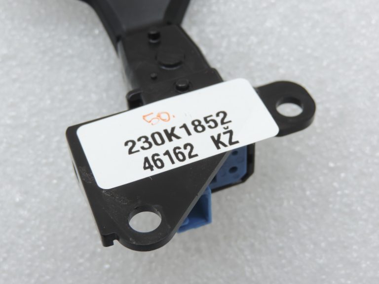 Oriģināls Toyota Avensis T27 pārnesumu pārslēgšanas lāpstiņa (-) 846100F010