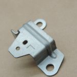 Toyota Avensis T27 Pārnesumu pārslēgšanas lāpstiņa downshift (-) Kreisais kronšteins 8411305010