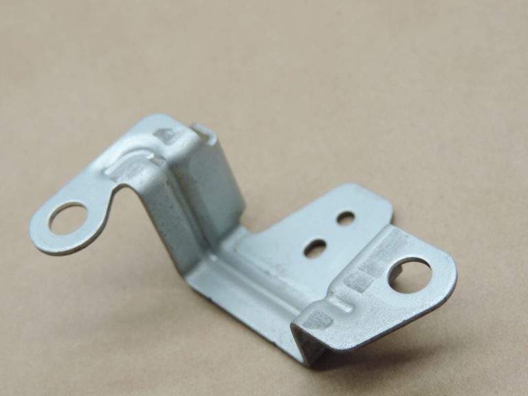 Toyota Avensis T27 Pārnesumu pārslēgšanas lāpstiņa downshift (-) Kreisais kronšteins 8411305010