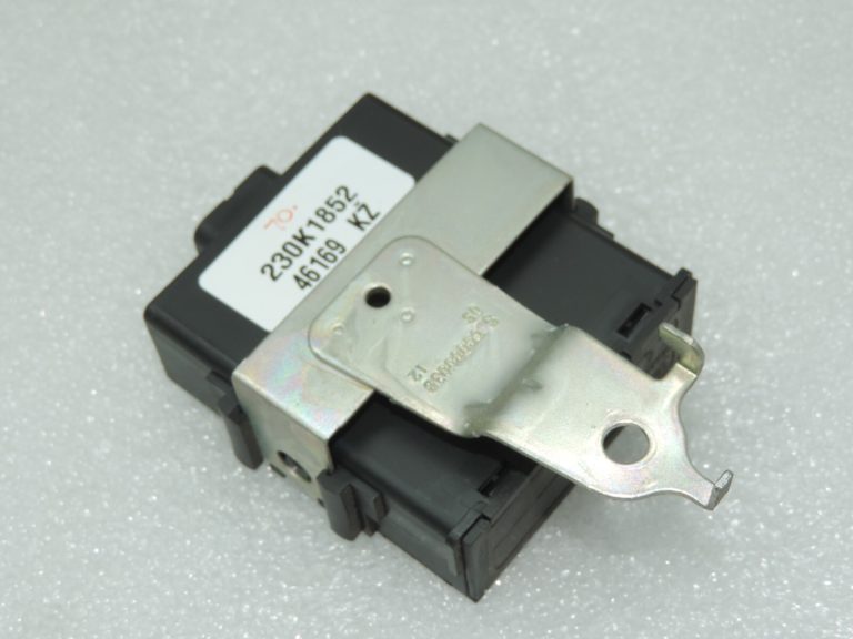 Toyota Avensis T27 elektroniskais modulis centrālās bloķēšanas vadības bloks 8974105091