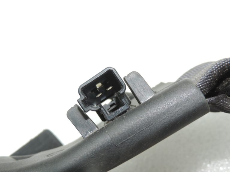 Oriģinālā Toyota Avensis T27 Estate Aizmugurējās drošības jostas sprādze pa labi 7338005020C0