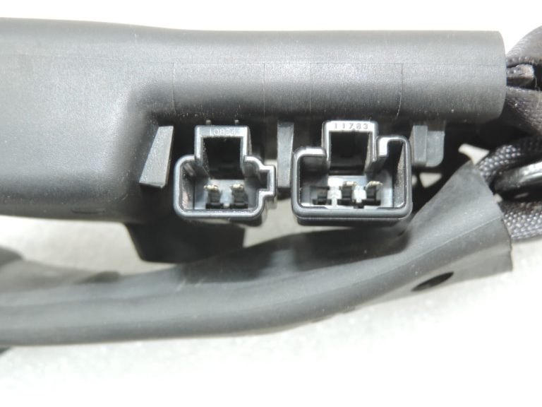 Oriģinālā Toyota Avensis T27 Aizmugurējās drošības jostas sprādzes centrālais dubultais 7348005060C1