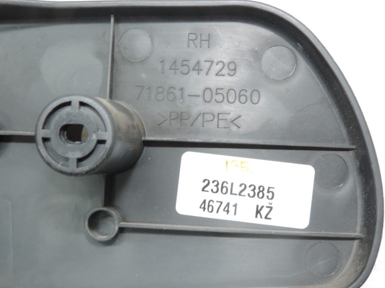 Toyota Avensis T27 Priekšējā labā sēdekļa apdare Interjera pārvalks 718610505060C0