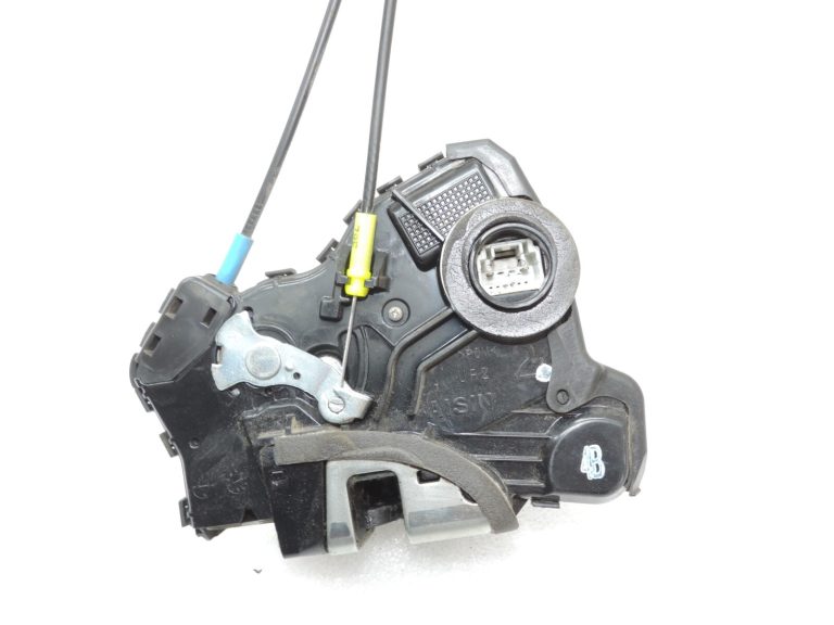 Oriģinālā Toyota Avensis T27 durvju slēdzene priekšējā labajā pusē 6903005130