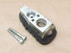 Oriģināls Toyota Avensis T27 gaisa kondicioniera izplešanās vārsts 8850102202 88501-02202