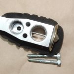 Oriģināls Toyota Avensis T27 gaisa kondicioniera izplešanās vārsts 8850102202 88501-02202