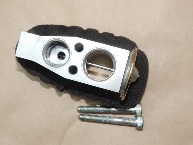 Oriģināls Toyota Avensis T27 gaisa kondicioniera izplešanās vārsts 8850102202 88501-02202