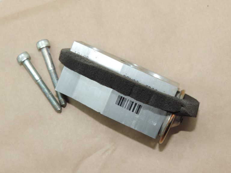 Oriģināls Toyota Avensis T27 gaisa kondicioniera izplešanās vārsts 8850102202 88501-02202