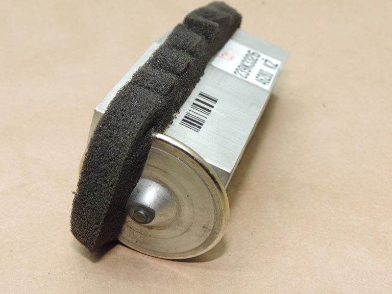 Oriģināls Toyota Avensis T27 gaisa kondicioniera izplešanās vārsts 8850102202 88501-02202