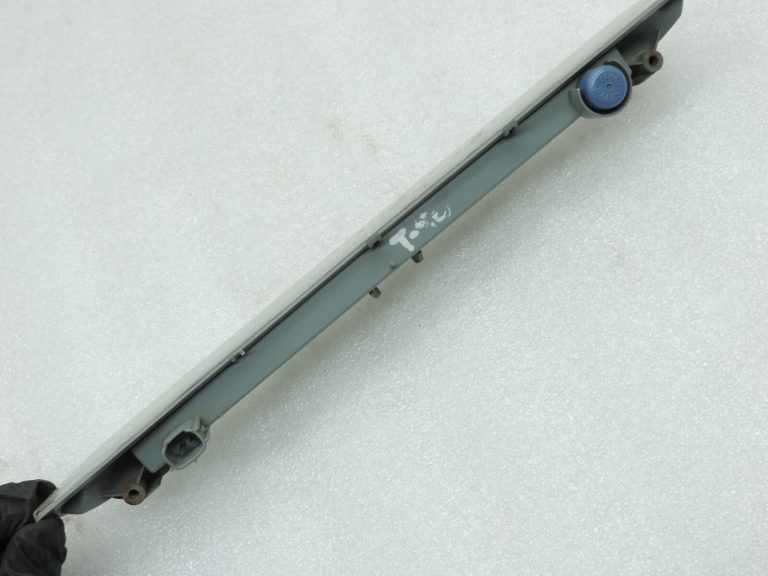 Oriģināls Toyota Avensis T27 kombi Trešais bremžu lukturis 8157005110 81570-05110
