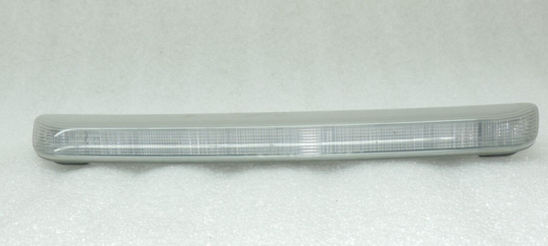 Oriģināls Toyota Avensis T27 kombi Trešais bremžu lukturis 8157005110 81570-05110