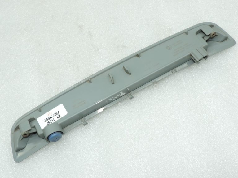 Oriģināls Toyota Avensis T27 kombi Trešais bremžu lukturis 8157005110 81570-05110