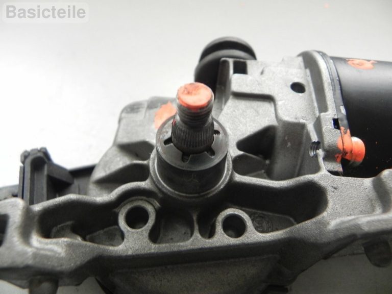 Toyota Corolla Verso 04-09 Vējstikla tīrītāja motors Priekšējais tīrītāja motors 85110-0F020