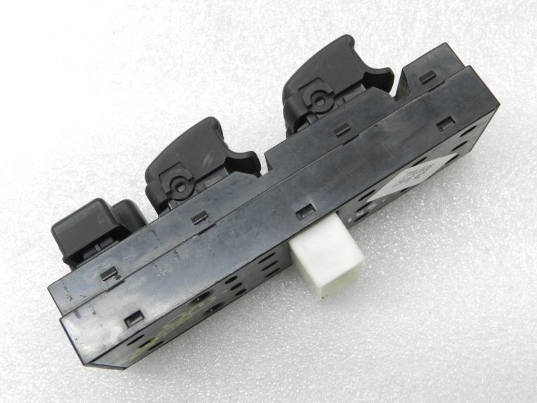 OEM Kia Sorento I (BD) Elektriskā loga slēdzis priekšējais kreisais vadītājs 93570-3E210BL