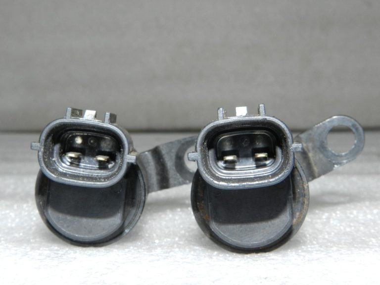 OEM Kia Sportage Mk3 1.6 sadales vārpstas fāžu solenoīda vārstu pāris 24355-2B700