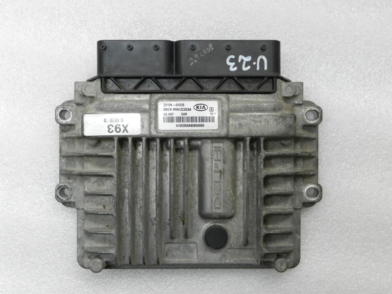 Kia Carnival VQ 2.9 CRDi motora vadības bloks Dzinēja ECU 39104-4X935