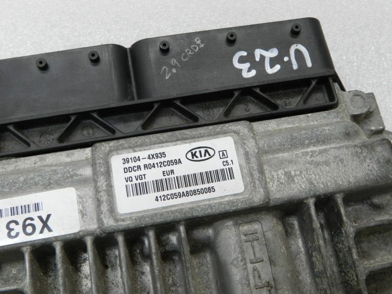 Kia Carnival VQ 2.9 CRDi motora vadības bloks Dzinēja ECU 39104-4X935