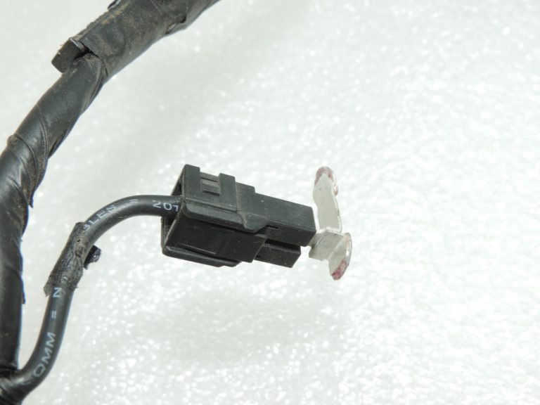 Oriģinālā Kia Sportage IV (QL) aizmugurējo durvju instalācija 91680-F1010, 91680F1010